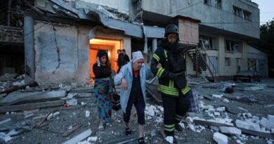 Russian strike on Zaporizhzhia kills two as Ukraine seeks to move forward peace talks