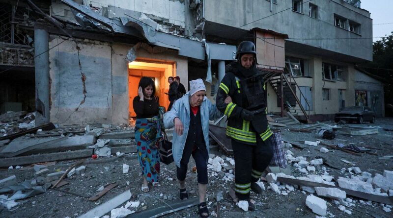 Russian strike on Zaporizhzhia kills two as Ukraine seeks to move forward peace talks