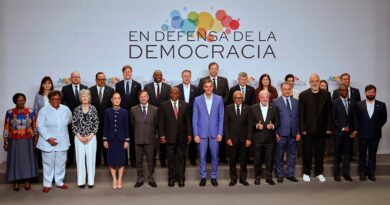 Progressive leaders rally in Barcelona to defend the traditional liberal order