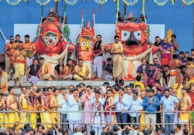 Over six lakh devotees including Odisha CM witness Snana Purnima of Trinity
