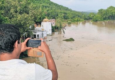 Floods ravage 19 districts in Odisha , toll rises to 5
