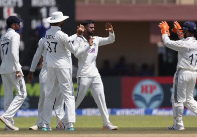 India strike early as Sri Lanka slip to 99/5 at lunch on Day 3 of 1st Test