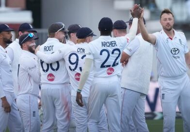 England thrashes Pakistan by 194 runs at Lord’s to seal a cricket series win with a test to spare