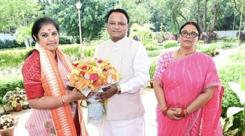 Purandeswari holds meeting with CM Majhi, reaches out to RSS