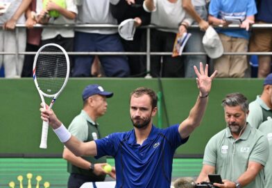 Medvedev advances at Shanghai in his first match since his China Open disqualification