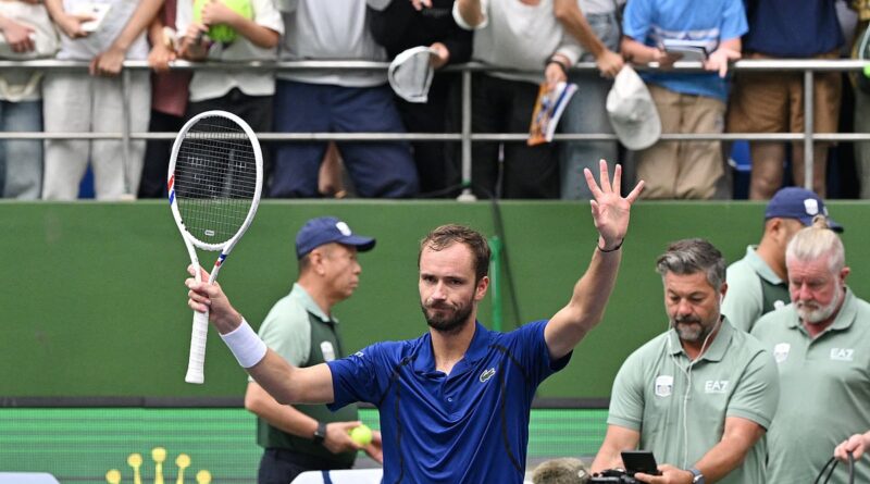 Medvedev advances at Shanghai in his first match since his China Open disqualification