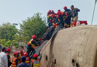 Passenger train derails in central Pakistan, killing at least 5 people and injuring 35